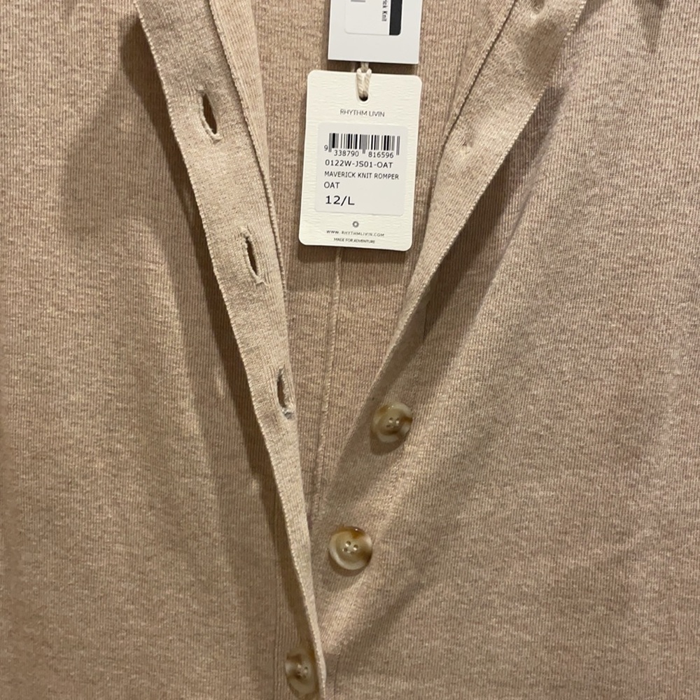 KNIT ROMPER IN Oat - Picture 2 of 3